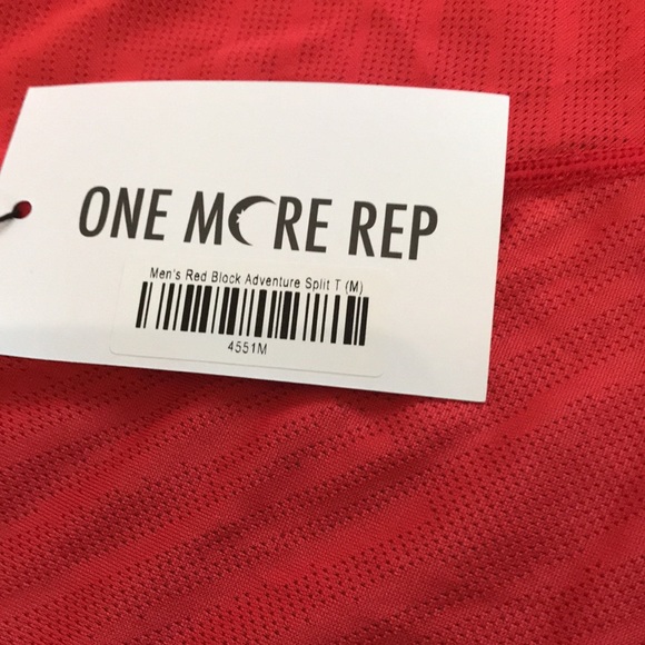 NWT Zyia Men’s Red Black Adventure Split T-shirt. Size medium - Picture 4 of 4